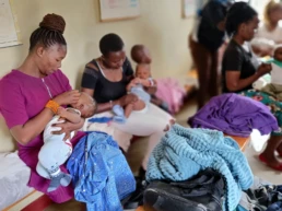 mamme in attesa di visita medica