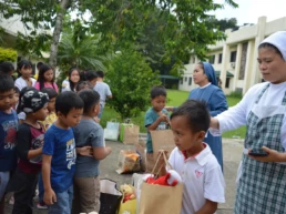 4. con i bambini poveri