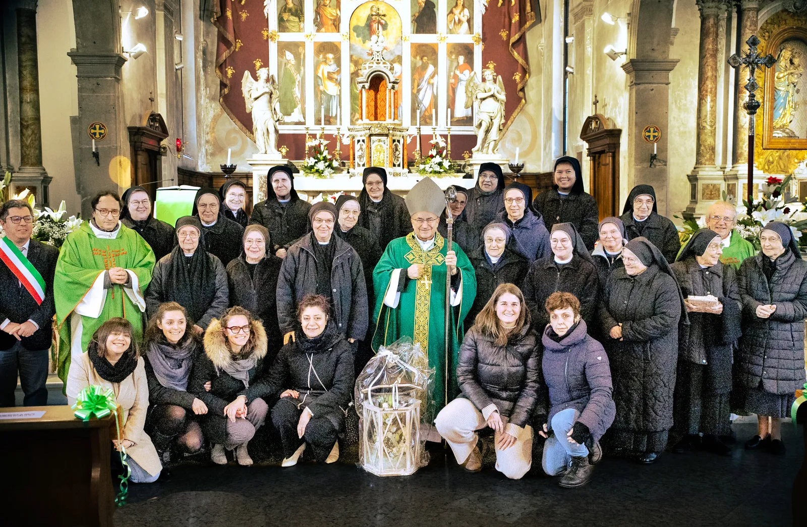 Suore_Maestre_vescovo_Delegato_Vita_consacrata_parroco-sindaco